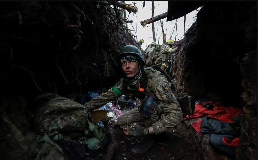 Các phương tiện truyền thông nói trên cũng dẫn lời một lính Ukraine giấu tên cho biết: "Tình hình trên chiến trường rất khó khăn, quân Nga đang tiến lên từng bước và đã giành được chiến thắng về mặt chiến thuật. Quân đội Ukraine không thể ngăn cản họ".