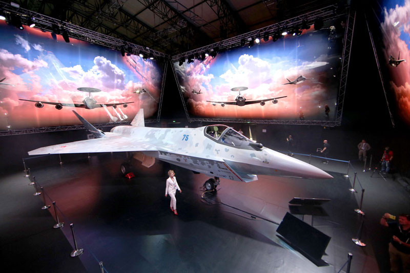 Việc Nga (hay bất kỳ nhà sản xuất nào) phát triển một lớp máy bay chiến đấu mới để xuất khẩu, mà không có khách hàng đăng ký mua, sẽ là một rủi ro lớn; đó là lý do tại sao có thông tin rằng, Checkmate thực sự là kết quả của dự án Nga-UAE.