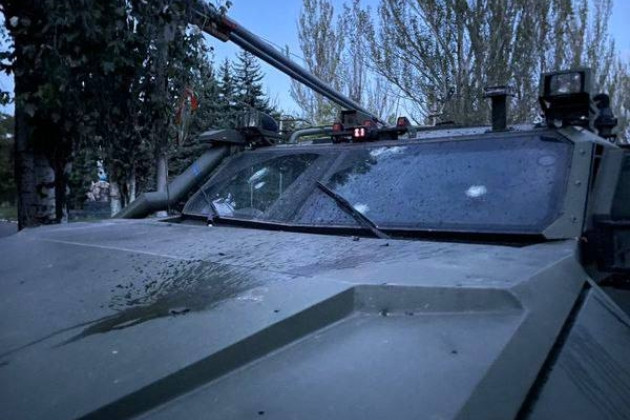 Trong các bức ảnh, người xem có thể thấy thiệt hại đối với các phương tiện bọc thép của Ukraine sau các cuộc tấn công bằng pháo phản lực của quân Nga. Rất có thể, cuộc tấn công bằng MRLS của Quân đội Nga, nhằm ngăn chặn các cuộc phản công có thể xảy ra của Ukraine vào Bakhmut.