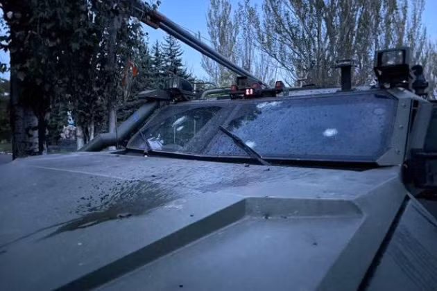 Trong các bức ảnh, người xem có thể thấy thiệt hại đối với các phương tiện bọc thép của Ukraine sau các cuộc tấn công bằng pháo phản lực của quân Nga. Rất có thể, cuộc tấn công bằng MRLS của Quân đội Nga, nhằm ngăn chặn các cuộc phản công có thể xảy ra của Ukraine vào Bakhmut.