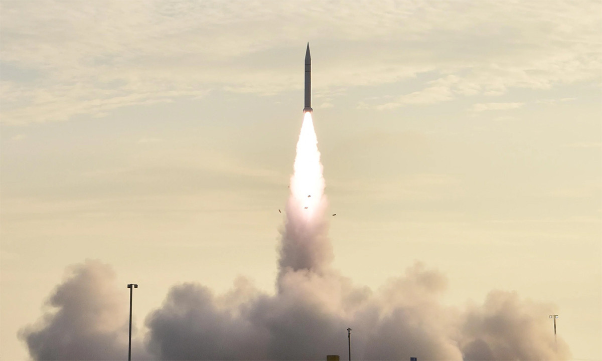 Thứ trưởng Bộ Quốc phòng về Nghiên cứu và Kỹ thuật của Mỹ, Michael Griffin đã tuyên bố rằng Mỹ đã đạt được tiến bộ đáng kể trong việc phát triển vũ khí năng lượng định hướng nhưng các mối đe dọa siêu vượt âm vẫn đòi hỏi rất nhiều việc phải làm.