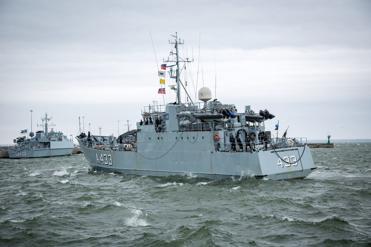 Trong số 6 tàu hải quân của Hải quân Estonia, có 3 tàu rải mìn và 3 tàu quét mìn; đây hoàn toàn là các tàu phòng thủ, lượng choán nước của chúng không vượt quá 500 tấn. Nhiệm vụ chính của những con tàu này là duy trì hoạt động thương mại của các cảng biển Estonia.