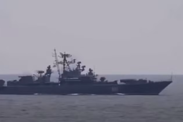 Trong bối cảnh quan hệ Nga – Ukraine diễn biến theo chiều hướng xấu, thì việc gần đây với sự xuất hiện của tàu chiến mang tên Donbass của Hải quân Ukraine, ở lối vào eo biển Kerch, đã khiến Nga phải gửi lời cảnh báo gay gắt tới Kiev, dừng các hành động khiêu khích tiếp theo gần biên giới Nga.