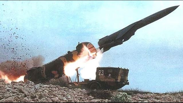 Đặc biệt là sau khi tên lửa chống hạm xuất hiện vào đầu thập niên 1960, thì vấn đề bảo vệ tàu sân bay đã trở thành một nhiệm vụ rất quan trọng. Một vấn đề đặt ra nữa là tên lửa chống hạm không chỉ được phóng từ tàu nổi, mà còn từ máy bay và cả tàu ngầm.