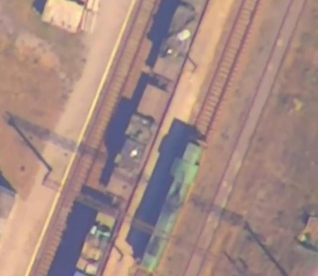 Trong một thời gian dài trước đây, do thiếu khả năng trinh sát có chiều sâu và tương đối thiếu vũ khí tấn công tầm xa có độ chính xác cao, nên Quân đội Nga gặp khó khăn khi tiến hành các cuộc tấn công thời gian thực, như nhằm vào các mục tiêu như các đoàn tàu ở sâu trong lãnh thổ Ukraine.