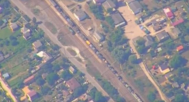 Do các tuyến đường sắt từ Dnipro và Zaporozhye đến Kharkov đều phải đi qua đây, nên ga xe lửa thị trấn Budi đã trở thành một nút quan trọng, để vận chuyển quân số và vũ khí của Quân đội Ukraine đến mặt trận Kharkov.