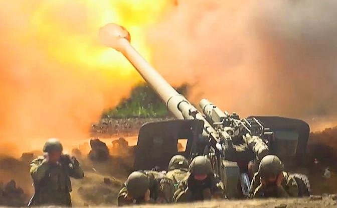 Trong bối cảnh đó, Quân đội Nga cũng đang tăng cường sức mạnh cho “Cụm quân phía Bắc”. Gần đây, Lữ đoàn lính thủy đánh bộ số 155 đã tăng cường về hướng Liptsy và Lữ đoàn xung kích đường không số 83 đã tăng cường về hướng Volchask, khiến Kharkov trở thành một điểm nóng mới.