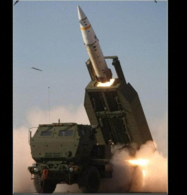 Quân đội Ukraine đã sử dụng bệ phóng tên lửa cơ động cao HIMARS, để phóng nhiều loại tên lửa tầm xa và tấn công các sân bay ở Berdyansk và Luhansk. Theo quân đội Ukraine, có 9 hoặc hơn 10 trực thăng Nga bị hư hại và một kho đạn bị phá hủy; tuy nhiên thông tin chưa được kiểm chứng.