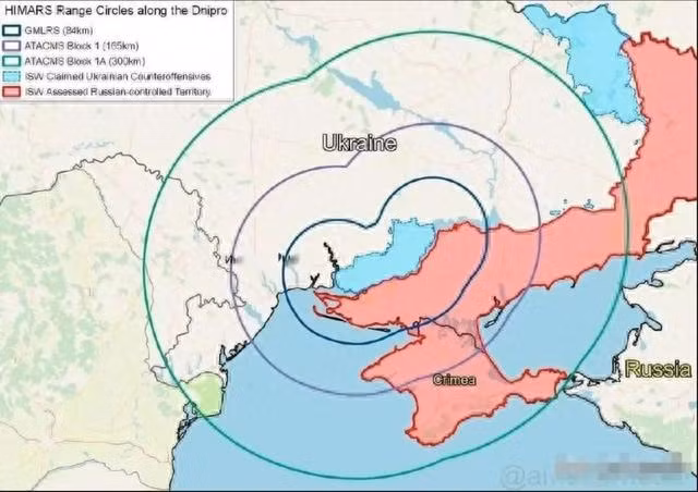 Loại bom GLSDB được phóng từ mặt đất bằng bệ phóng HIMARS là loại vũ khí độc đáo gồm tên lửa + bom lượn; đây là một phương pháp tấn công đặc biệt cải tiến. Đặc điểm chính của nó là quỹ đạo linh hoạt và có thể thay đổi. 