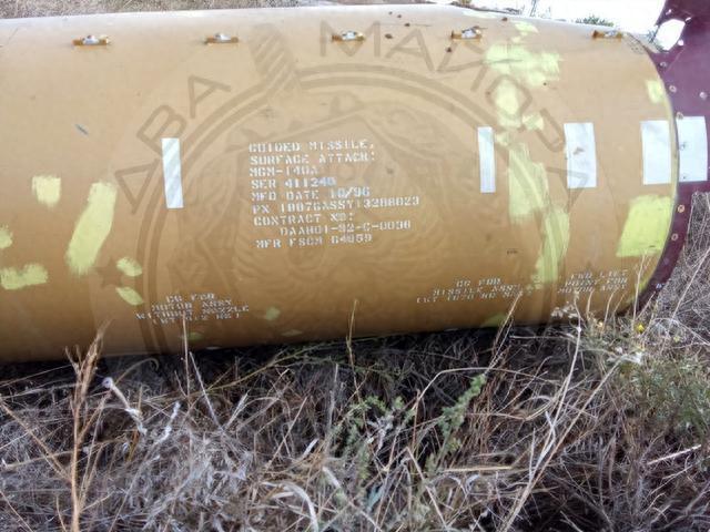 Sau các cuộc tấn công vào sân bay Berdyansk và Lugansk, trong khi bên ngoài vẫn đang đồn đoán quân đội Ukraine sử dụng loại vũ khí nào, thì Nga đã đăng một số bức ảnh về các mảnh đầu đạn lên mạng xã hội, những bức ảnh này xác nhận đây là đầu đạn tên lửa chiến thuật M74 của tên lửa ATACMS. 