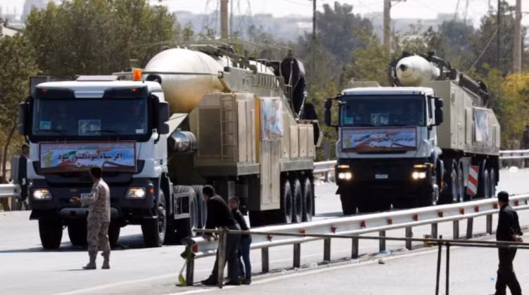 Bản thân vua Iran Mohammad Reza Shah đã tuyên bố rằng, Iran sẽ sớm trở thành một cường quốc hạt nhân; và lý do tại sao khi đó, Mỹ cố ý ủng hộ việc phổ biến vũ khí hạt nhân cho quốc gia Trung Đông này, đó chính là vì lợi ích của Mỹ.