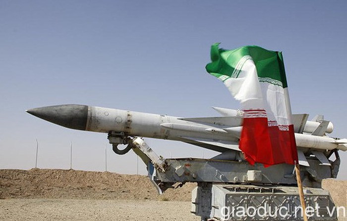 Mặc dù đã biên chế hệ thống phòng không S-300, cũng như các hệ thống tương tự như Khordad 15 được phát triển trong nước, Iran vẫn là quốc gia sử dụng nhiều hệ thống S-200 và họ đã đầu tư rất nhiều vào việc nâng cấp hệ thống; đồng thời trang bị các bệ phóng di động cho hệ thống này. 