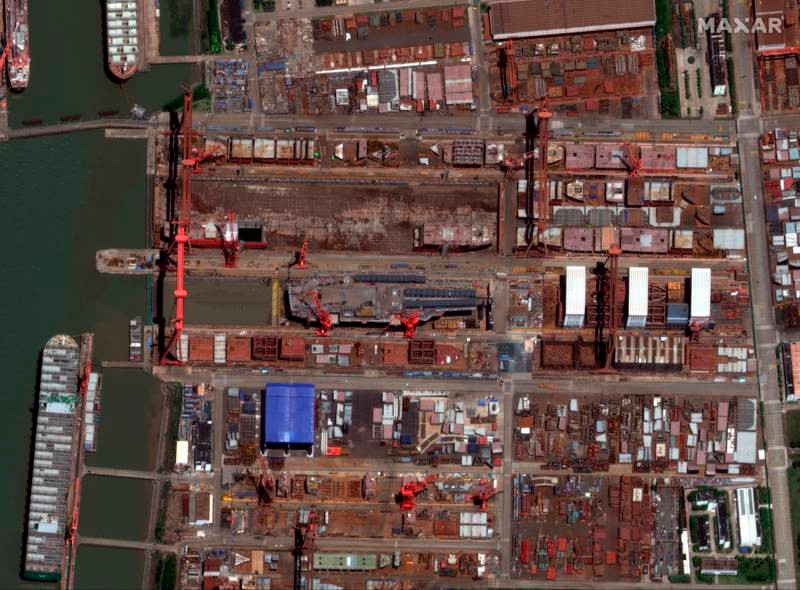 Mặc dù không có sự ra mắt nào được công bố, nhưng tờ Hoàn Cầu của Trung Quốc hôm thứ 7/6 đã đăng một bài báo trích dẫn rằng, Type 003 “có thể sớm được đưa vào biên chế chiến đấu”. Tuy nhiên Bộ Quốc phòng Trung Quốc chưa có phát ngôn chính thức về vấn đề này.