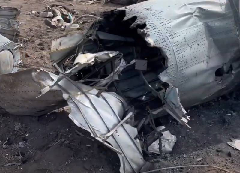 Tin tức cũng cho biết, dân quân Donetsk, cũng đã chặn được chỉ huy của "Tiểu đoàn Azov" Prokopenko và chỉ huy của Lữ đoàn Thủy quân lục chiến số 36 của Quân đội Ukraine Balanyuuk, người cũng đang ở Mariupol bỏ chạy. 