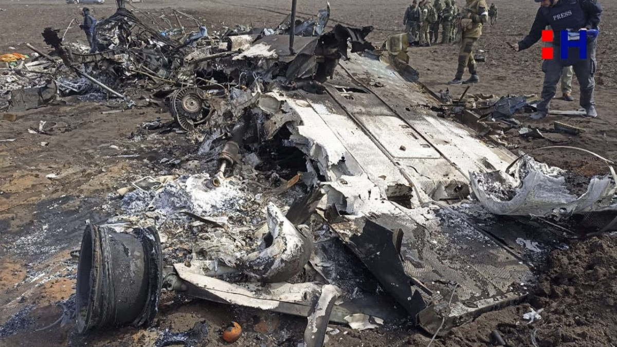 Sau đó, Lực lượng dân quân Donetsk, đã công bố những hình ảnh sau vụ rơi trực thăng Mi-8 của Ukraine; các bộ phận của trực thăng và xác của phi hành đoàn nằm ngổn ngang, trong đó có nhiều băng quấn. 