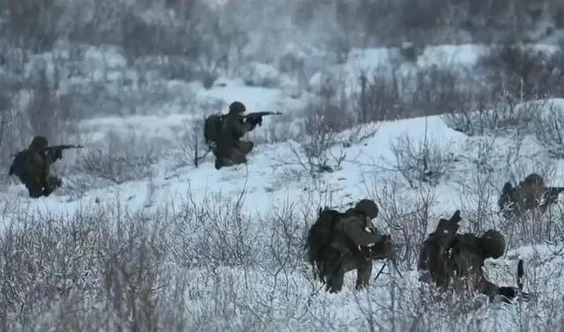 Trong trận chiến này, chiến thuật của RFAF đã khiến nhiều chuyên gia quân sự phải ngạc nhiên. Họ đã thay đổi sự phụ thuộc trước đây vào lực lượng thiết giáp và áp dụng chiến thuật tấn công bằng sóng người tưởng chừng như thô sơ nhưng thực ra lại rất hiệu quả. Sự thay đổi này chủ yếu là do RFAF cũng tổn thất một số lượng lớn xe tăng và xe bọc thép trong chiến đấu và họ phải tìm chiến thuật khác.