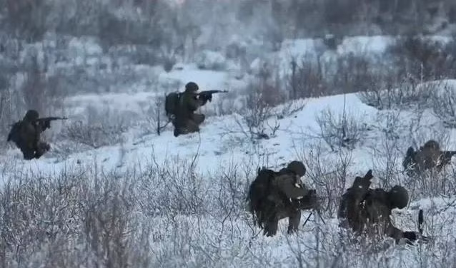 Trong trận chiến này, chiến thuật của RFAF đã khiến nhiều chuyên gia quân sự phải ngạc nhiên. Họ đã thay đổi sự phụ thuộc trước đây vào lực lượng thiết giáp và áp dụng chiến thuật tấn công bằng sóng người tưởng chừng như thô sơ nhưng thực ra lại rất hiệu quả. Sự thay đổi này chủ yếu là do RFAF cũng tổn thất một số lượng lớn xe tăng và xe bọc thép trong chiến đấu và họ phải tìm chiến thuật khác.