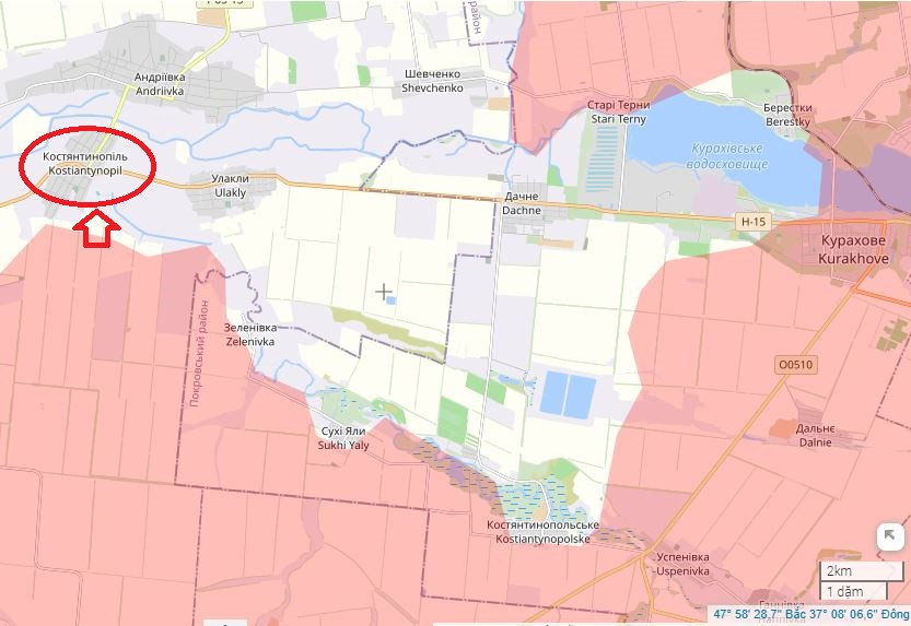 Cùng lúc đó, các nguồn tin ủng hộ Kiev xác nhận, RFAF đang tiến về hướng làng Kostiantynopil, nhằm cắt đường cao tốc H15 và tạo một vòng vây lớn hơn, đối với khu vực Kurakhove. Vào ngày 19/12, ông Denis Pushilin, Chủ tịch Cộng hòa Donetsk tự xưng (DPR) cho biết, tuyến đường duy nhất tiếp tế cho khu vực Kurakhove đã bị hỏa lực của RFAF liên tục tấn công.