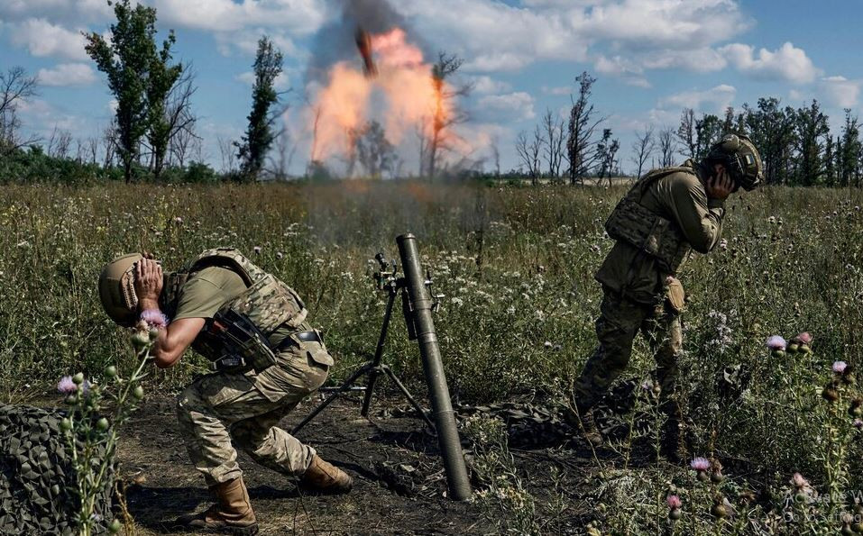 Còn cuộc chiến ở Ukraine đã diễn ra được hơn 800 ngày. Theo thống kê của tờ Moscow Times (một tờ báo ở hải ngoại), ước tính tổn thất của Quân đội Nga vào khoảng 50.000 người.