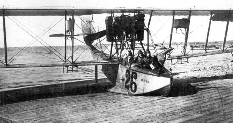 M-5 trông khá mỏng manh, nhưng có thể cất và hạ cánh từ mặt nước với những con sóng cao nửa mét. M-5 đạt tốc độ lên tới 105 km/h, chở được hai người và có kích thước xấp xỉ M-1. M-5 là loại thủy phi cơ được chế tạo hàng loạt đầu tiên và được sản xuất cho đến năm 1923, với tổng số 300 chiếc.