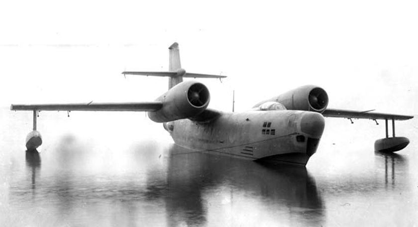 R-1 là một chiếc thủy phi cơ đầu tiên hoàn toàn bằng kim loại với sải cánh và chiều dài 20 mét. Hai động cơ của nó cho phép nó đạt tốc độ lên đến 800 km/h. R-1 trang bị một khẩu pháo hàng không, kíp lái 3 người và có thể mang bom. Do nhiều vấn đề về chế tạo, R-1 đã trở thành một phòng thí nghiệm bay.