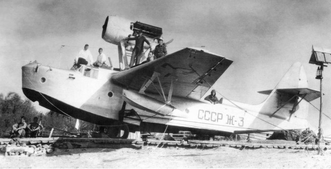 Thủy phi cơ MBR-2 là dự án đầu tiên của nhà nhà thiết kế máy bay lừng danh Georgy Beriev, đã tạo ra nó vào năm 1932. Lúc đầu, Beriev muốn sản xuất nó từ nhôm, nhưng khi đó Nga đang thiếu nhôm trầm trọng, vì vậy phiên bản cuối cùng đã sử dụng lại gỗ.