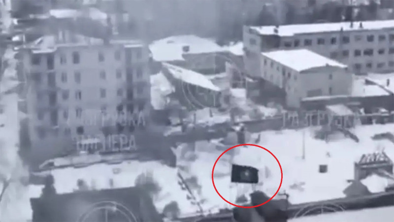 Trong chiến dịch phòng thủ tại Bakhmut, quân đội Ukraine đã mất một khu vực phòng thủ rộng 4 km2. Ngày 3/4, ông Prigozin, người đứng đầu Công ty lính đánh thuê Wagner (Wagner PMC), xác nhận rằng quân của ông đã tràn ngập tòa nhà hành chính thành phố Bakhmut và đích thân ông đã giương cờ của Wagner PMC và cờ Nga trên đống đổ nát của tòa nhà. 