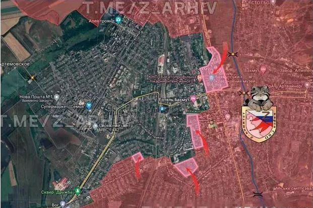 Theo nguồn tin quân sự Nga, sau khi quân đội Nga tiếp nhận nhiệm vụ bảo vệ hai bên sườn của thành phố Bakhmut, khoảng cách giữa các mũi tấn công của quân Wagner ở hai cánh bắc và nam tại Bakhmut đã được rút ngắn xuống còn khoảng 1.000m. Tuy nhiên, liên quân Nga không vội đóng vòng vây Bakhmut. 