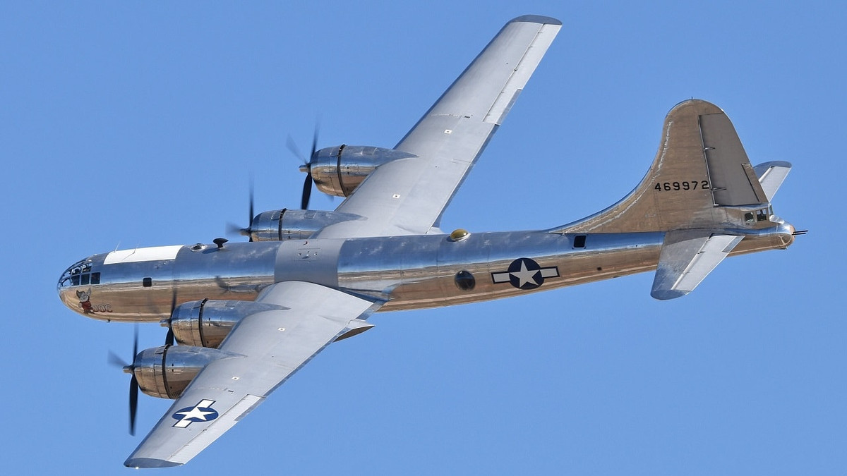 Mỹ một mặt không muốn cung cấp máy bay ném bom chiến lược tiên tiến cho Liên Xô; mặt khác cũng đưa ra lý do rằng, việc ném bom chiến lược cần nhiều nguồn lực quốc phòng, điều mà không phải nước nào cũng có thể làm được. Năng lực công nghiệp thời chiến của Liên Xô không đủ để hỗ trợ một cuộc ném bom chiến lược vào Đức. 