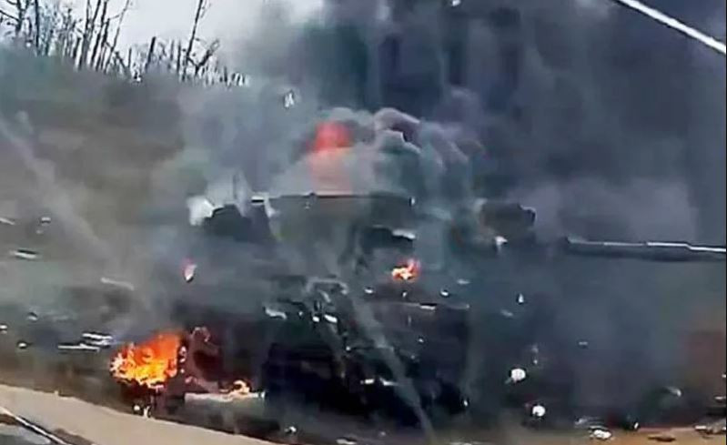 Khong ngoai du doan: Xe tang Challenger-2 vua xuat kich da bi ha