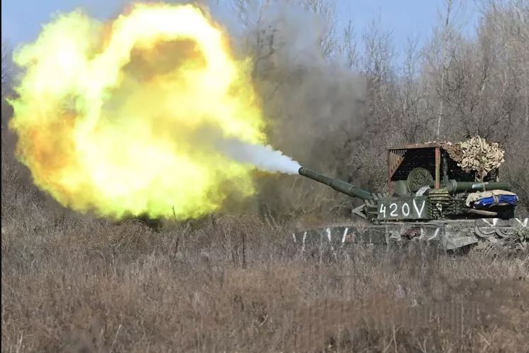  Chiến trường Donbass được ví là “chiến trường tử thần”; một binh sĩ Nga tên là Vladren Tatarsky cho biết: “Dưới sự bắn phá của pháo binh và súng máy, các binh sĩ không thể ngẩng đầu lên khỏi chiến hào và binh lính chỉ có thể cuộn mình trong các hố cá nhân”.