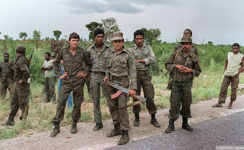 Một cuộc tấn công lớn đã được lên kế hoạch cho năm 1987, Chiến dịch “Chào tháng 10”. Kế hoạch là đánh đuổi UNITA khỏi thành trì của họ. Các sĩ quan Liên Xô sẽ chỉ huy cuộc tấn công trong khi người Cuba và Đông Đức hỗ trợ hậu cần và kỹ thuật.