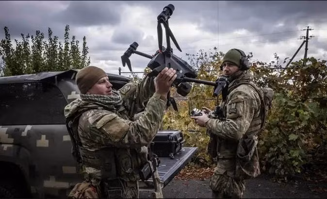 Nhưng thay vì phòng thủ thụ động trước UAV Ukraine, Quân đội Nga đã chủ động phản công toàn diện, phá hủy ngành công nghiệp UAV Ukraine và ngăn chặn UAV Ukraine tấn công Nga. 