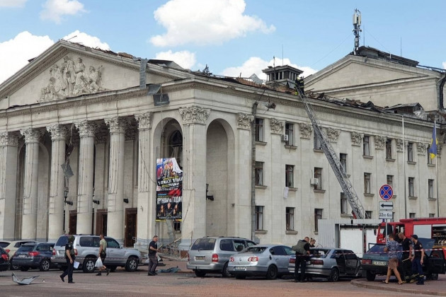 Theo thông tin ban đầu, một số lượng lớn người chết và bị thương trong vụ tấn công. Trong số các nạn nhân có nhiều sĩ quan trung và cao cấp của quân đội Ukraine; các nhà phát triển UAV, cũng như những người điều khiển UAV; họ là “khách mời đặc biệt”, đến đây để thể hiện đẳng cấp bậc thầy về điều khiển UAV.