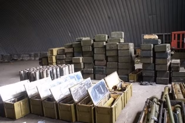 Còn theo thông tin mới nhất, những kẻ cực đoan Kazakhstan đã chiếm được một số kho vũ khí lớn; những vũ khí này có thể sẽ gây ra mối nguy hiểm rất lớn cho thời điểm hiện tại và sau này.