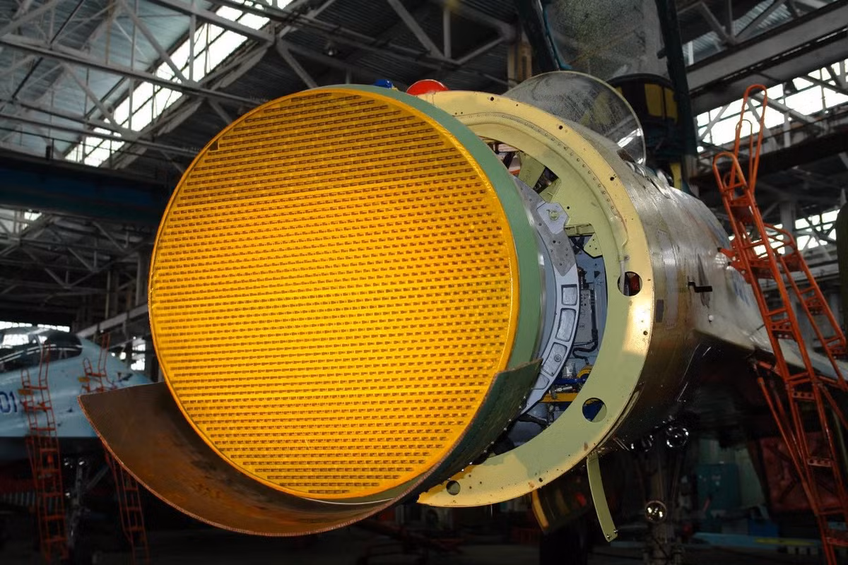 Kha nang sieu viet cua Su-35 Nga khi tham chien tai Ukraine-Hinh-3