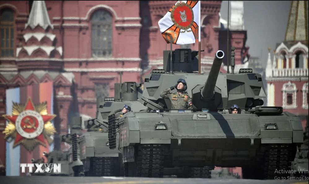 Hãng tin Nga Sputnik đưa tin, Tổng thống Putin đã công khai tuyên bố rằng, Quân đội Nga đang thực hiện kế hoạch trang bị vũ khí mới, tiên tiến hiện đại với quy mô lớn, bao gồm vũ khí có độ chính xác cao, xe bọc thép, vũ khí hàng không, trinh sát, pháo binh, hệ thống điều khiển và liên lạc cũng như UAV...