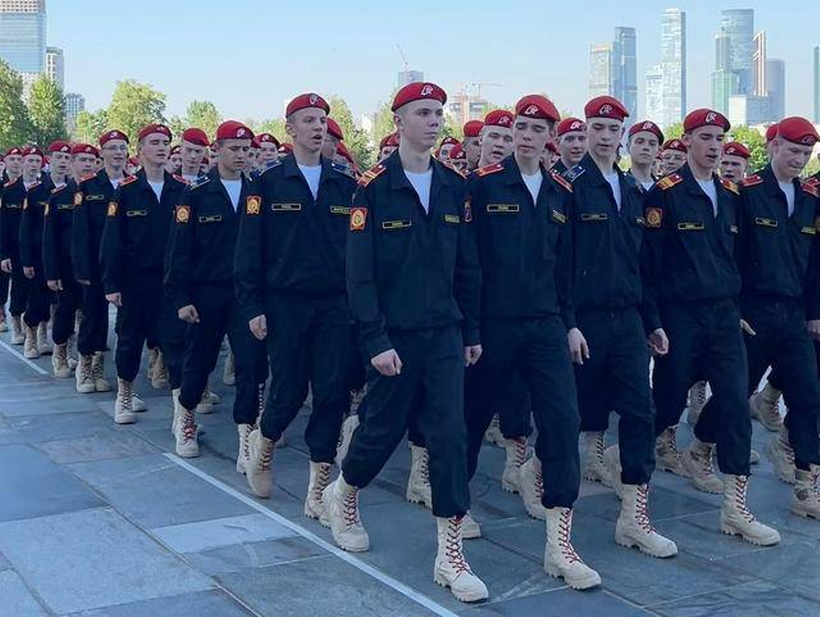 Như vậy có thể nhận thấy, việc mở rộng quy mô quân đội của Nga đã trở thành điều tất yếu và Nga đã chuẩn bị cho điều tồi tệ nhất. Ngoài vấn đề phân tán quân số do lãnh thổ quá rộng lớn, thì Nga còn phải đối mặt với một lỗ hổng lớn, đó là dân số đang suy giảm. 