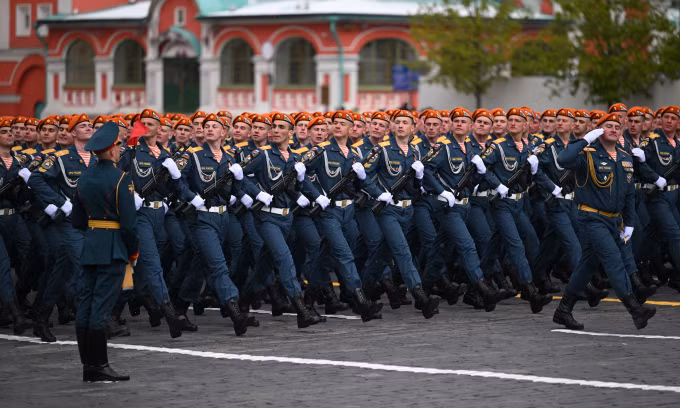 Tuy nhiên, lần mở rộng quân đội lần này lớn hơn những lần trước, với số lượng quân số Lực lượng Vũ trang Nga lên tới 1,5 triệu quân. Rõ ràng, đây không chỉ là cách giải quyết xung đột trước mắt, mà còn để lường trước những thách thức to lớn trong tương lai.