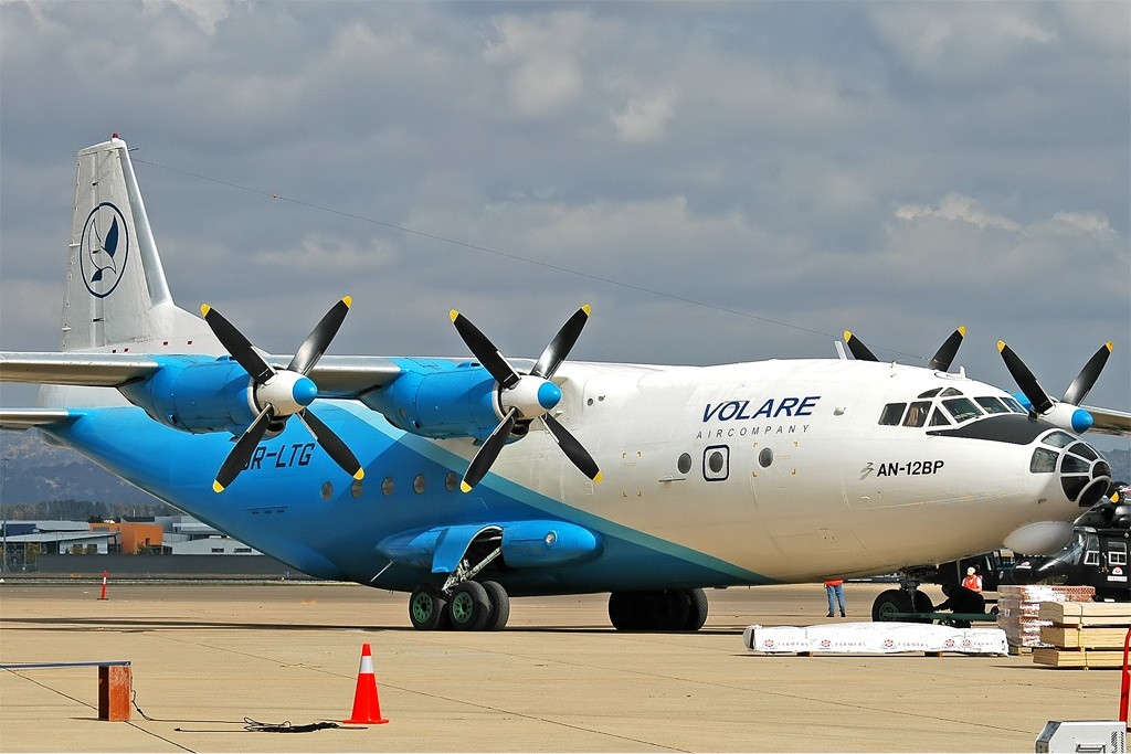 Tính đến thời điểm hiện tại, hơn 100 chiếc An-12 vẫn được sử dụng trong lực lượng không quân của 9 quốc gia khác, gần 200 chiếc hoạt động trong lĩnh vực hàng không dân dụng. 