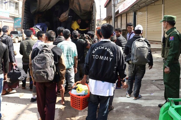 Các quan chức Ấn Độ cho biết, gần đây có 359 binh sĩ Myanmar đã được hồi hương từ Ấn Độ. Ngay từ tháng 11/2023, 104 quân nhân Myanmar đã được vận chuyển từ nhiều địa điểm đến thị trấn biên giới Moreh của Ấn Độ bằng trực thăng của Không quân Ấn Độ và sau đó đã được hồi hương. 