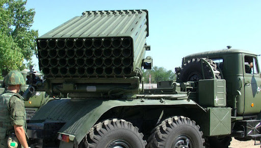 Thứ nhất là chuyển các ống phóng từ MLRS Tornado-G sang một khung gầm nhẹ hơn, chẳng hạn như xe bọc thép Tiger, để có được một xe chiến đấu “Tornado mini”; đáp ứng yêu cầu chiến thuật, nhanh chóng chế áp các trận địa pháo của quân Ukraine được xác định từ UAV, với mức tiêu thụ đạn tối thiểu.