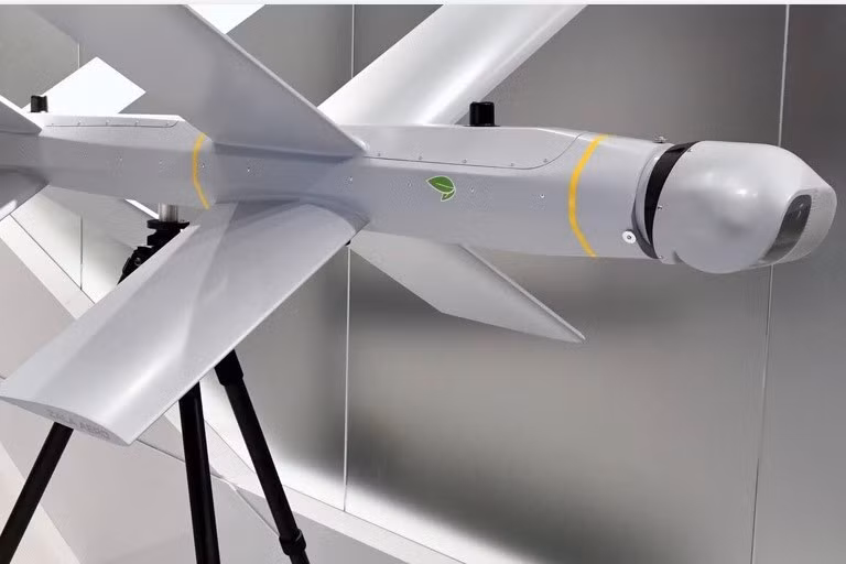 Một yếu tố khác góp phần vào ưu thế của Lancet-3 so với xe tăng 2A6 của Đức là hệ thống ngắm chính xác của nó. Kể từ tháng 3 năm nay, nhiều thông tin cho biết, UAV Lancet-3 đã được trang bị hệ thống dẫn đường quang điện (EO) tối tân, do vậy càng nâng cao mức chính xác của loại UAV này.