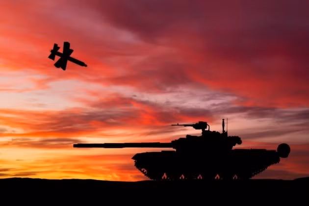 Với các mục tiêu khác, UAV Lancet sử dụng đầu đạn phân mảnh hoặc nhiệt áp có sức công phá lớn. Điều thú vị là tốc độ cuối cùng khi nó lao xuống mục tiêu của UAV Lancet tăng gần gấp ba lần, với tốc độ đáng kinh ngạc 300 km/h, khiến các mục tiêu khó có cơ hội chạy thoát. 