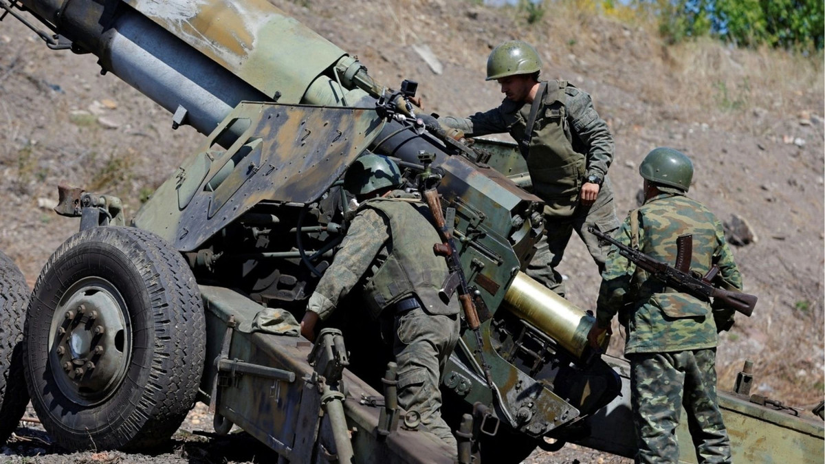 Sở dĩ Lữ đoàn BBCG 9 có thể chiếm được làng Pervomais'ke phần lớn là do thắng lợi trong trận Avdiivka, quân Nga thừa thắng xông lên, chiếm được làng Tonen'ke, nằm ở phía đông bắc của làng Pervomais'ke, tạo thành thế bao vây từ bên sườn. Xa hơn về phía bắc, Lữ đoàn BBCG số 114 của Quân đoàn Donetsk đang chiến đấu theo hướng Umanske.