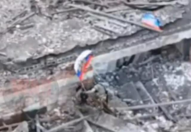 Vì vậy, sau khi Quân đội Nga chuyển sang thế tấn công, vai trò của những lữ đoàn thuộc Quân đoàn Donetsk này rất quan trọng, việc cắm cờ và chiếm giữ làng của những đơn vị này không phải là chuyện hiếm.