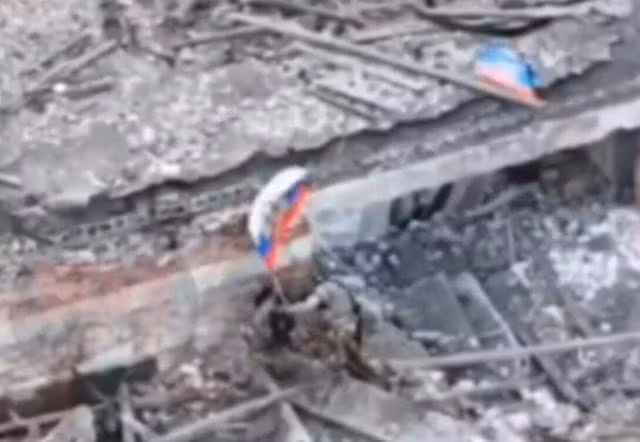 Vì vậy, sau khi Quân đội Nga chuyển sang thế tấn công, vai trò của những lữ đoàn thuộc Quân đoàn Donetsk này rất quan trọng, việc cắm cờ và chiếm giữ làng của những đơn vị này không phải là chuyện hiếm.