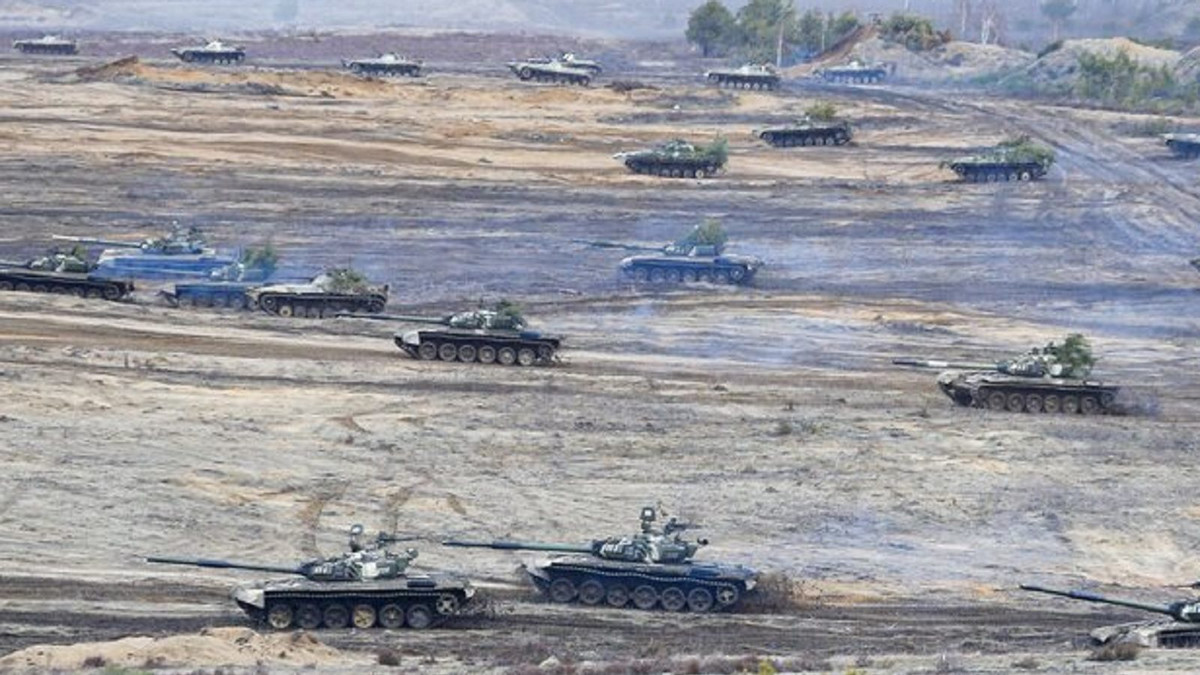 Về phía Crimea, quân đội Nga đã đưa cả quân đổ bộ đường không và quân đột kích vào chiếm quyền kiểm soát thành phố Kherson và khôi phục nguồn cung cấp nước cho bán đảo Crimea.