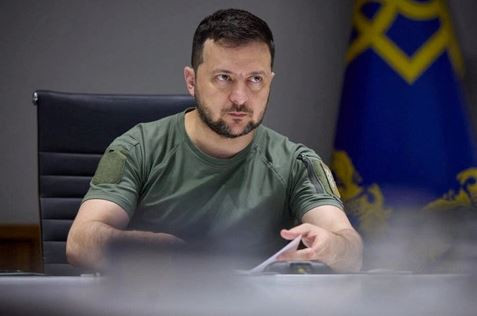 Khi gọi điện cho ứng viên Trump, Tổng thống Zelensky đương nhiên không sợ Tổng thống Biden phát hiện ra mình “đang đi đêm”. Vì vậy, biết ngoại trưởng Mỹ Blinken sắp chất vấn, Tổng thống Zelensky đã không trả lời cuộc gọi của Ngoại trưởng Mỹ, 