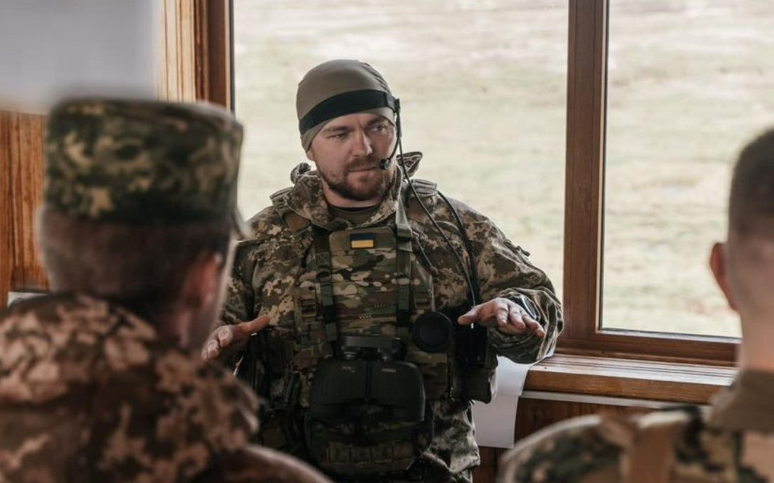 Cựu chỉ huy Lữ đoàn bộ binh cơ giới 47 "Magura", Trung tá Alexander Sak, đã bị cách chức. Đại tá Alexander Pavliy được bổ nhiệm làm chỉ huy mới của lữ đoàn. Trước đây, Đại tá Pavliy là chỉ huy Lữ đoàn phòng thủ lãnh thổ độc lập 112, được thành lập ở Kiev (ảnh Đại tá Oleksandr Sak. Nguồn The Telegraph).